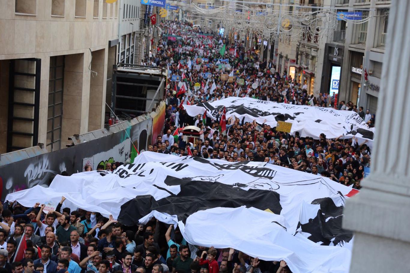Binlerce Filistin sevdalısı 'Özgür Kudüs'e yürüdü